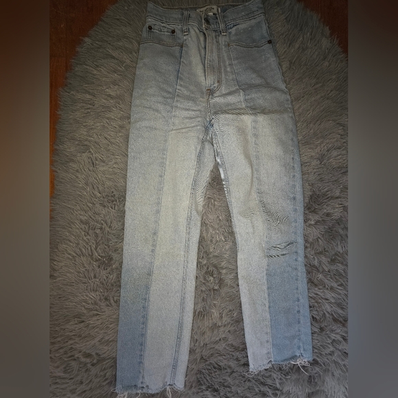 Abercrombie & Fitch Light Wash Denim Jeans - Picture 1 of 4